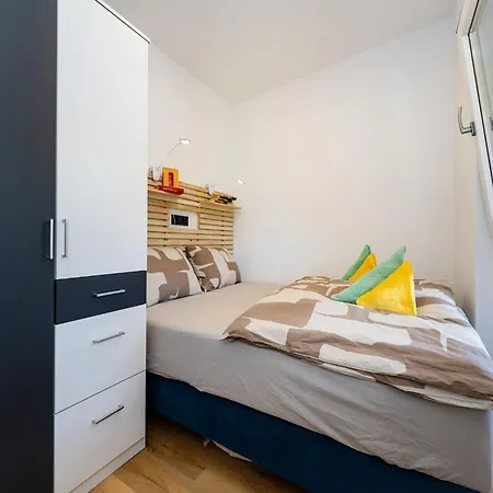 Mobilna Kucica Robert * Starigrad Paklenica