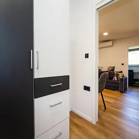 Mobilna Kucica Robert * Starigrad Paklenica