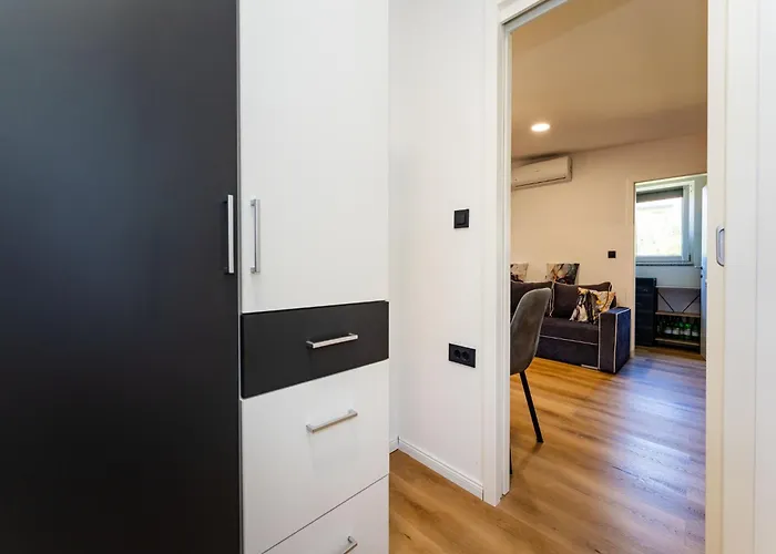 Mobilna Kucica Robert * Starigrad Paklenica